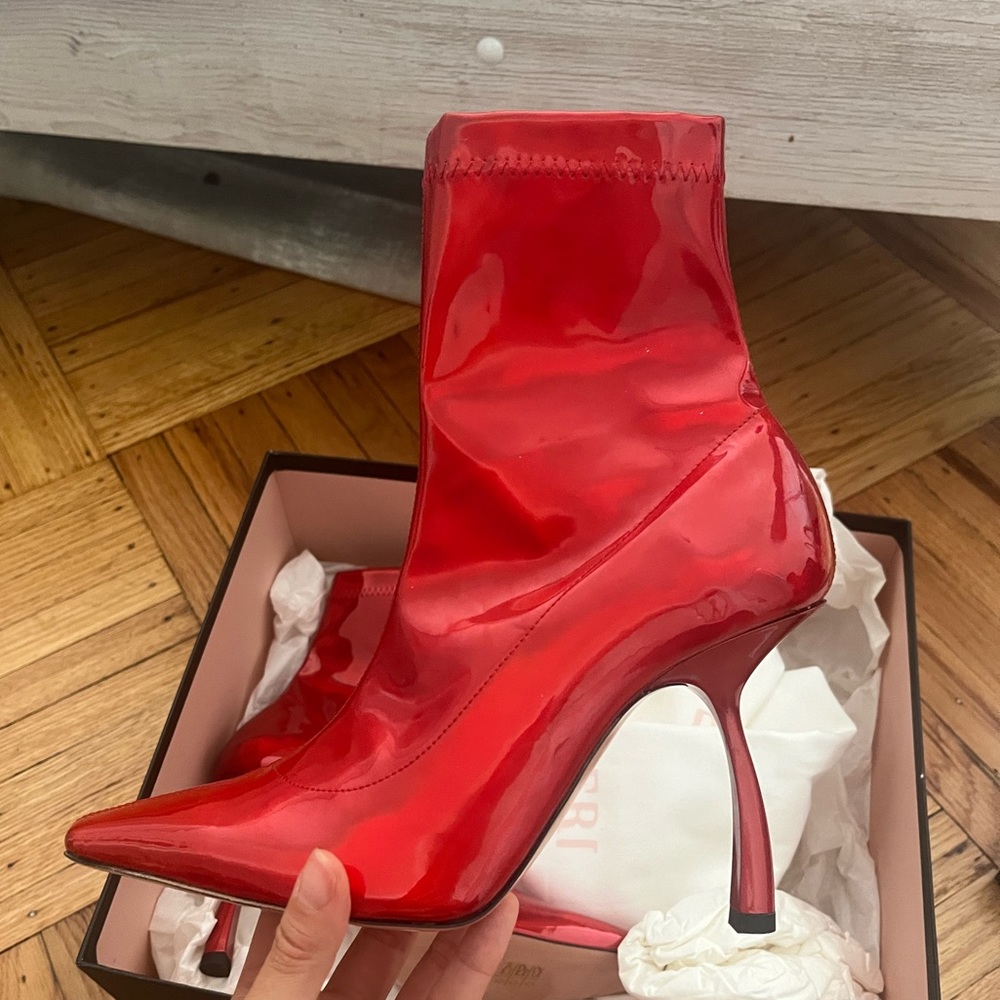 PIFERI RED BOOTS